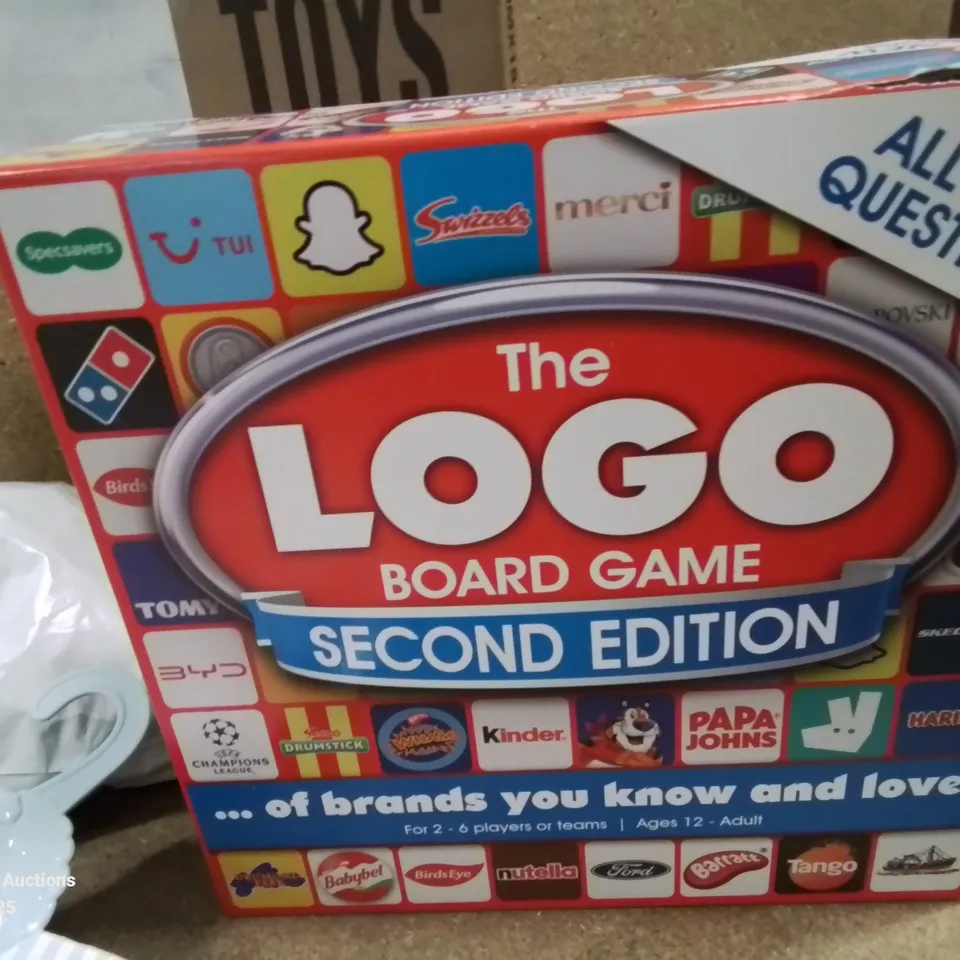 BOX CONTAINING APPROXIMATELY 10 TOYS TO INCLUDE: HOT WHEELS CAR, LOGO AND LOGO BINGO GAMES,DRESS UP SETS, BABY ANNABELL DRESS ETC.