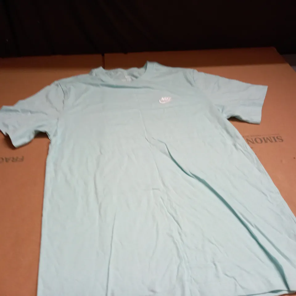 NIKE MINT GREEN T-SHIRT - S