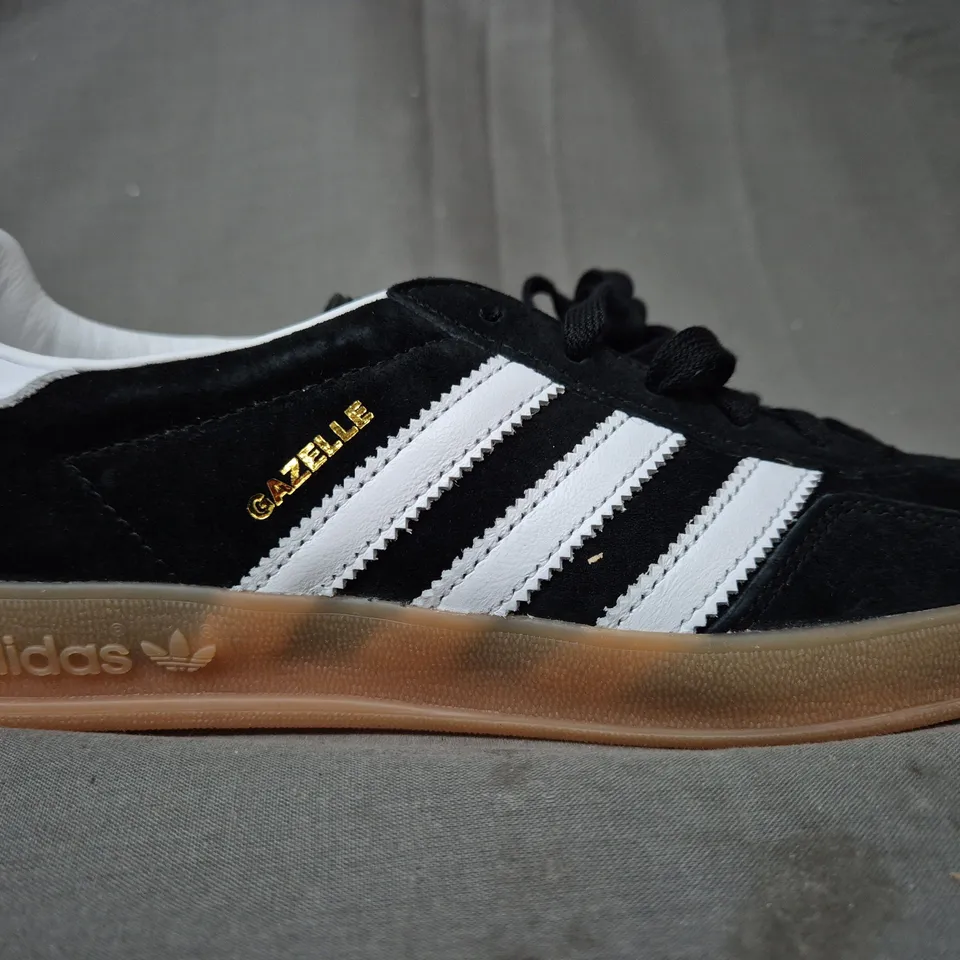 BOXED PAIR OF ADIDAS GAZELLE INDOOR SHOES IN BLACK/WHITE UK SIZE 4.5