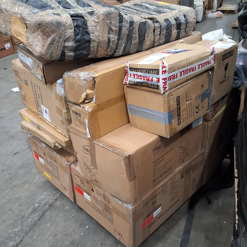 PALLET CONTAINING ASSORTED FLATPACK FURNITURE PARTS