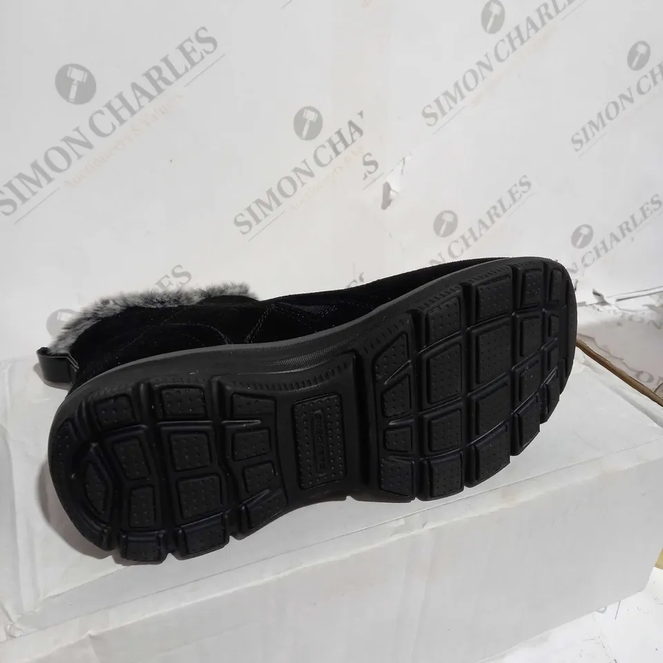 SKETCHERS HIGH ZIP BOOT BLACK SIZE 3.5 