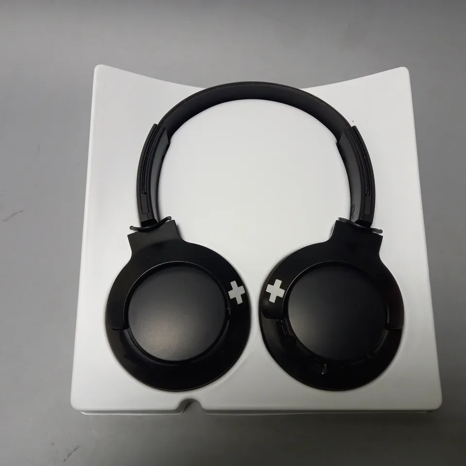 BOXED PHILIPS BASS+ SUPRA-AURAL SHB3075 HEADPHONES