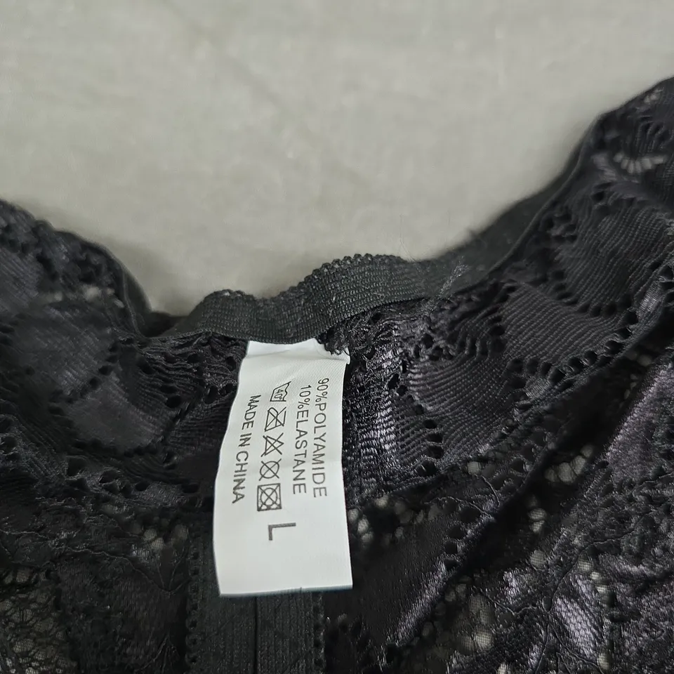 WOMEN'S BLACK LACE BRA AND THONG SET – SIZE L
