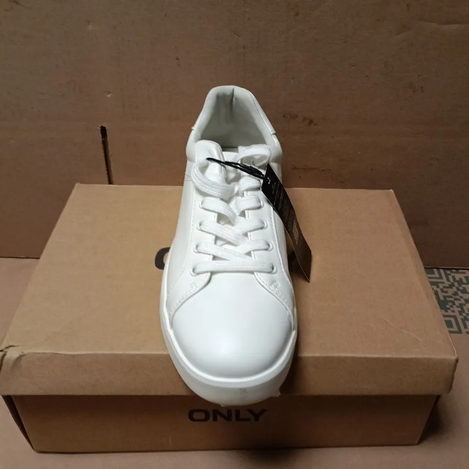 BOXED PAIR OF ONLY SOUL 4 PU SNEAKERS IN WHITE - UK 7