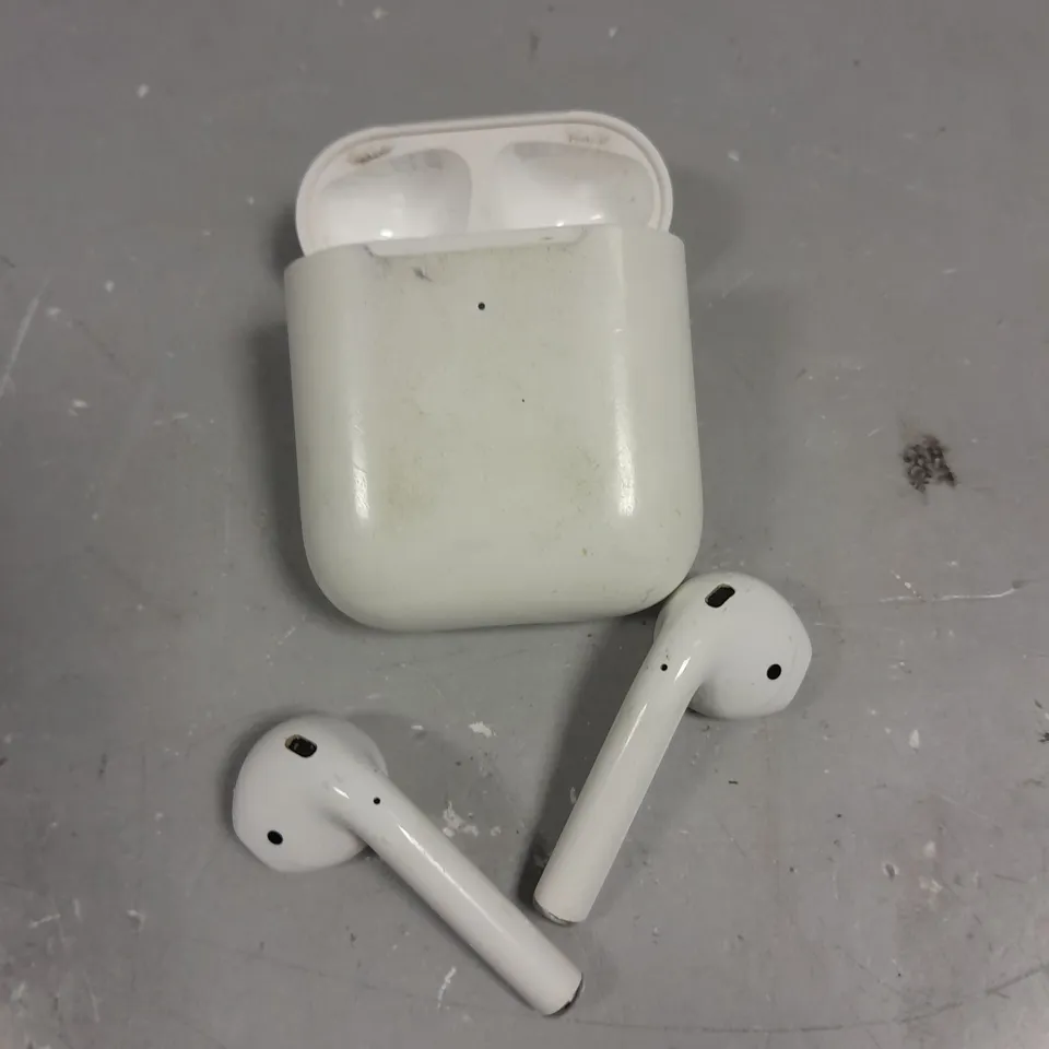 APPLE AIRPODS 2ND GEN WIRELESS EARPHONES 