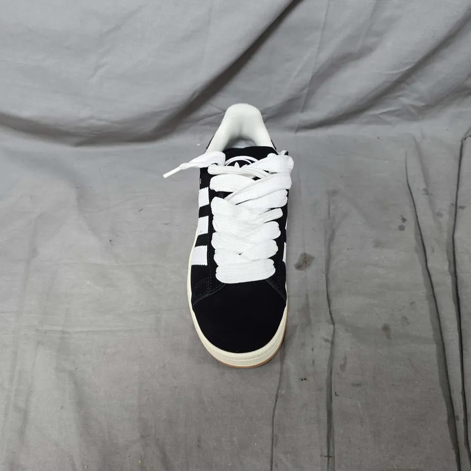 UNBOXED PAIR OF ADIDAS CAMPUS TRAINERS IN BLACK - UK 5