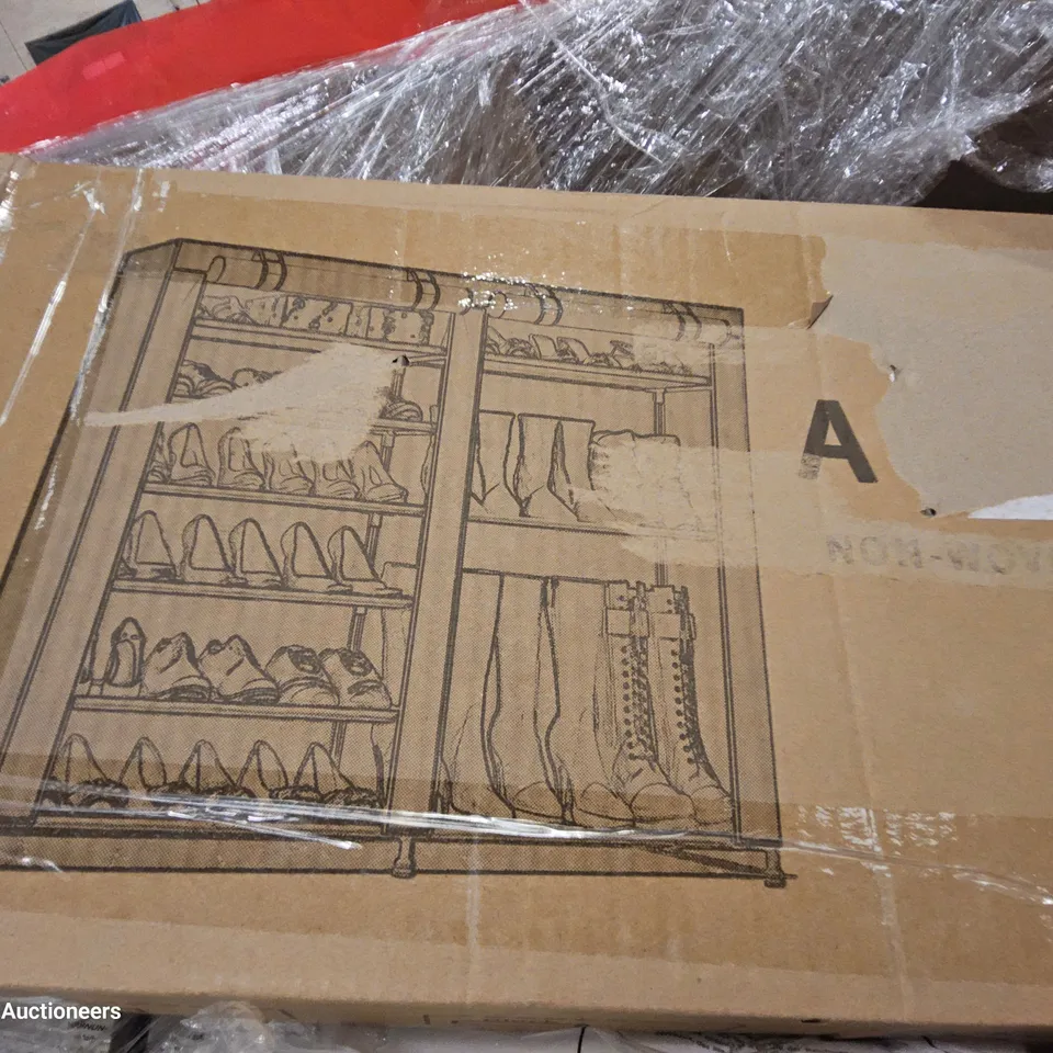 PALLET OF ASSORTED ITEMS TO INCLUDE, SHOE RACK, CONVECTOR HEATER, CHANGING BAG, WOK.