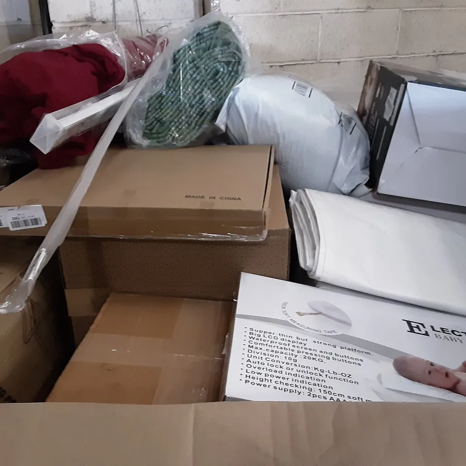 PALLET OF ASSORTED PRODUCTS INCLUDING STOREMIC TOILET SEAT, SOLAR WINDOW FILM, CUSIMAX DOUBLE HOT PLATE, TAIYUHOMES VENETIAN BLINDS, ELECTRONIC BABY SCALE, BUMBOO