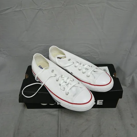 BOXED PAIR OF CONVERSE CHUCK TAYLOR ALL STAR WHITE LOW-TOP SNEAKERS – UK 8