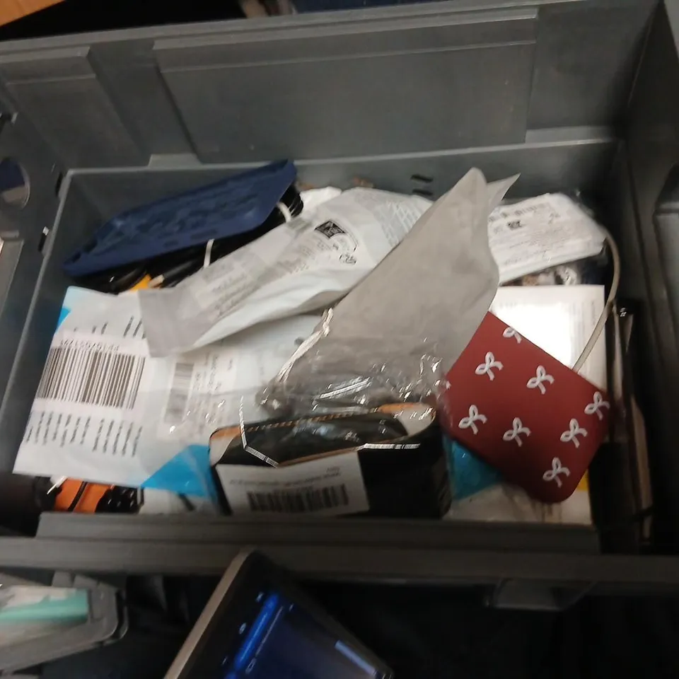 LOT OF ASSORTED MOBILE PHONE ACCESSORIES & PACKAGING (MIXED LOT)