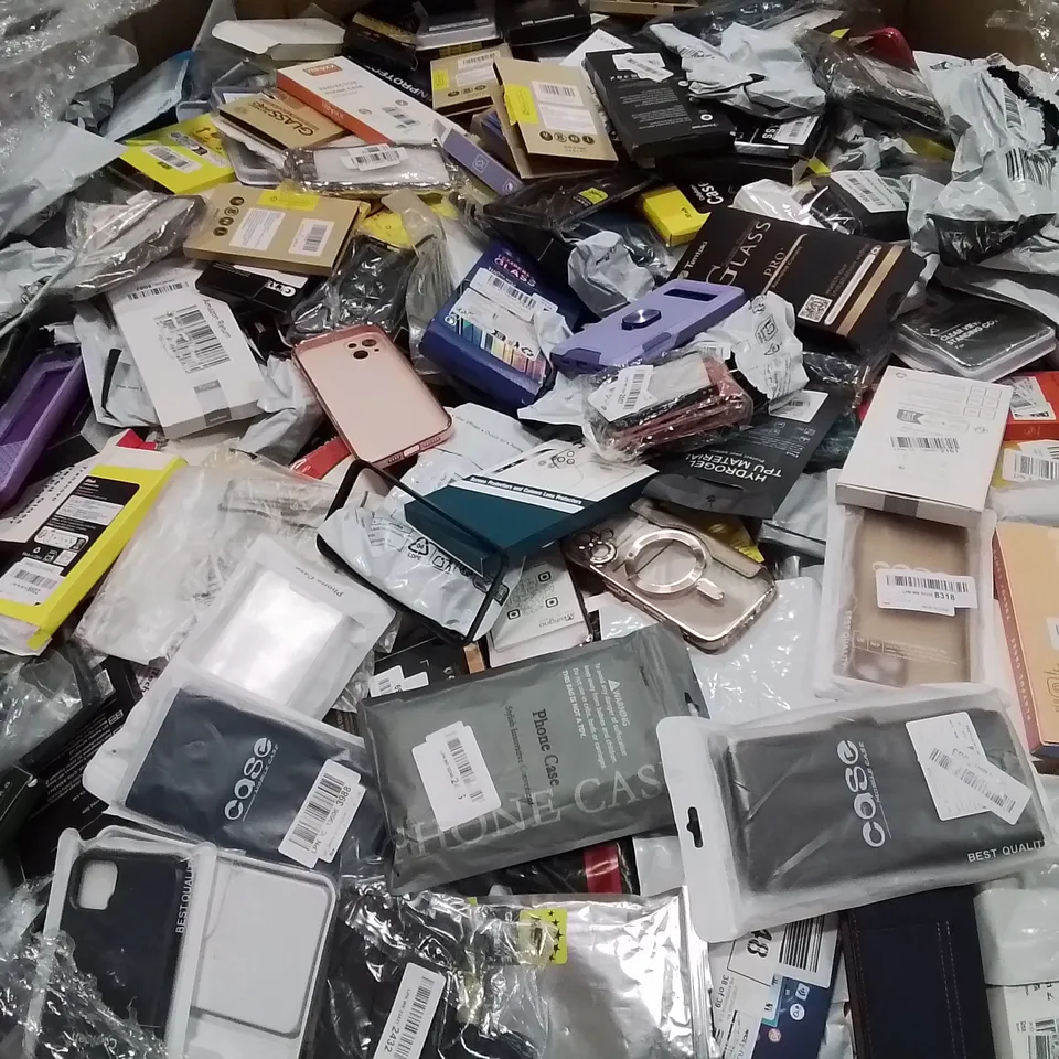 PALLET CONTAINING VERY LARGE AMOUNT OF BRAND NEW PHONE CASES [MODELS AND MAKES VARY]