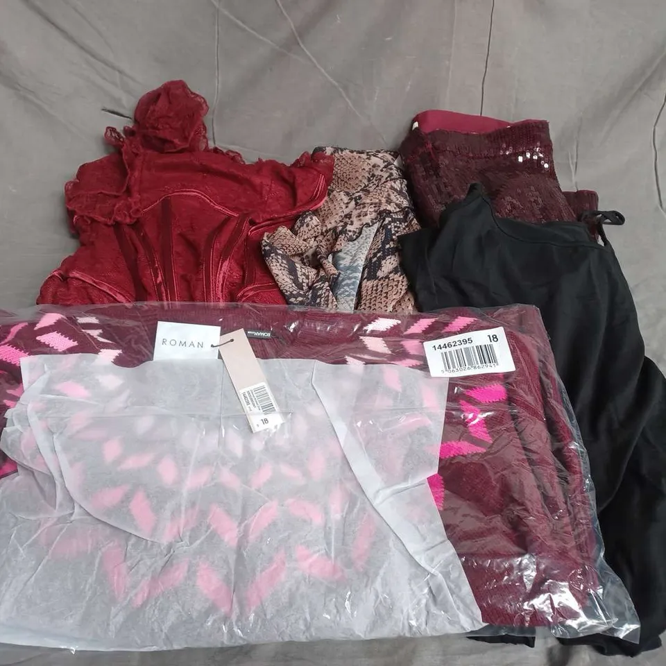 APPROXIMATELY 20 ASSORTED CLOTHING ITEMS IN VARIOUS SIZES AND STYLES TO INCLUDE - DRESS, SKIRT, SWEATER, ETC 