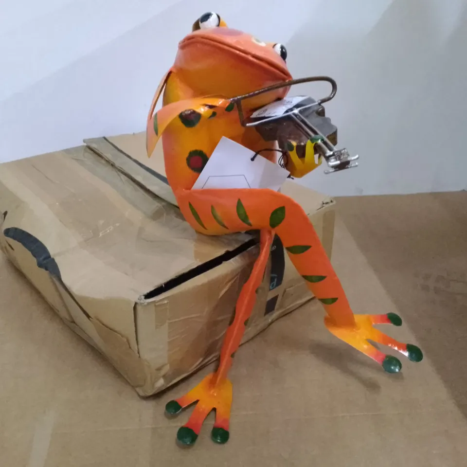 BOX CONTAINING 4 FROG PLAYING VIOLIN ORNAMENTS 