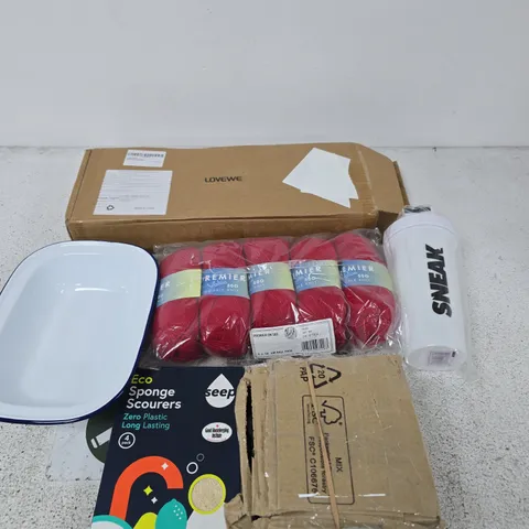 APPROXIMATELY 20 ASSORTED ITEMS INCLUDING SEEP ECO SPONGE SCOURERS, SOME BLINDS AND SOME KNITTING WOOL