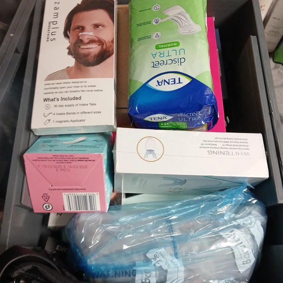 APPROXIMATEY 20 ASSORTED HEALTH AND BEAUTY PRODUCTS TO INCLUDE - TENA DISCREET ULTRA PADS - FRESH SKIN CITRIC ACID POUCH AND TOPICREM CORRECTIVE NIGHT CREAM