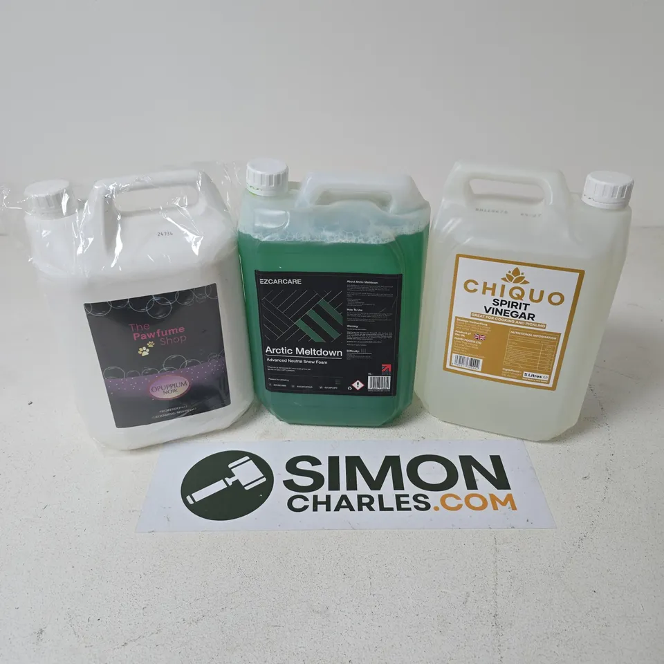 APPROXIMATELY 3 ASSORTED LARGE LIQUIDS TO INCLUDE THE OAWFUME SHOP OPUPPIUM NOIR, EZCARCARE ARCTIC MELTDOWN, CHIQUO SPIRIT VINEGAR, ETC