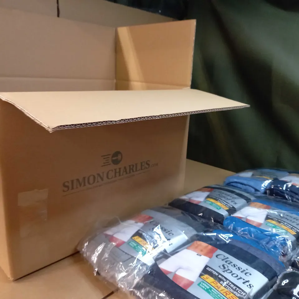 LOT OF APPROX. 10 ASSORTED CLOTHING ACCESSORIES  IN VARYING SIZES/COLOURS/STYLES TO INCLUDE: BIGDUDE BOXERS, BOXERS, THERMALS