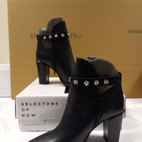 BRONX STUDDED BOOT SIZE 7