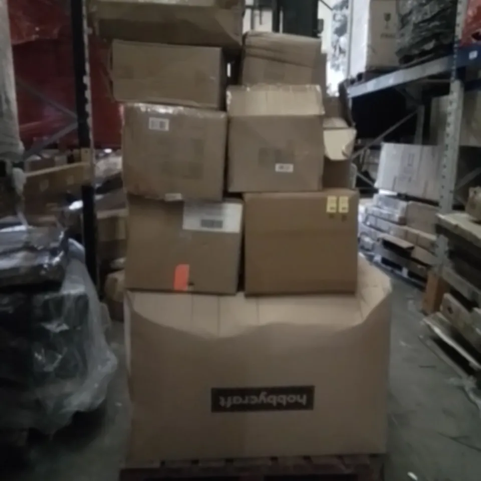 PALLET CONTAINING A LARGE QUANTITY OF ASSORTED CHRISTMAS DECORATIONS AND HALLOWEEN PRODUCTS TO INCLUDE;PAPER CUPS,SNOW GLOBE,CERAMIC DECORATION,HALLOWEEN CUPS