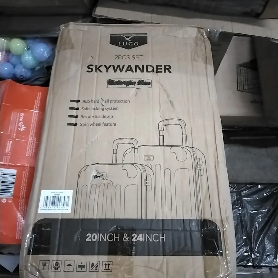 BOXED LUGG SKYWANDER HARDSHELL SUITCASE - ASSORTED COLOURS 