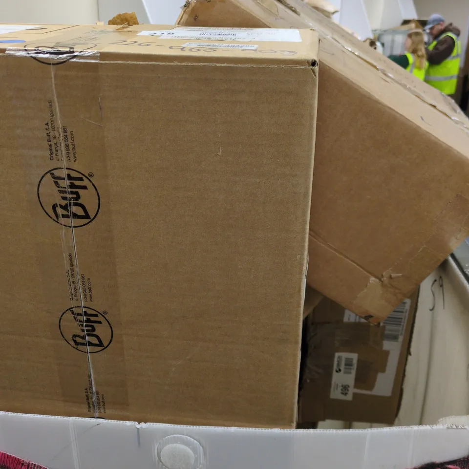 CAGE OF ASSORTED ITEMS TO INCLUDE BOX OF MASK FILTERS - 
