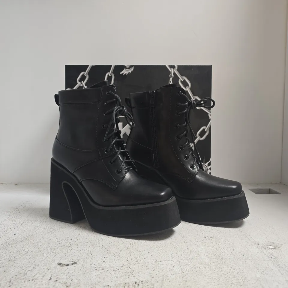 BOXED PAIR OF SEDAI CHUNKY PLATFORM BLOCK HEEL ANKLE BOOTS IN BLACK SIZE 5