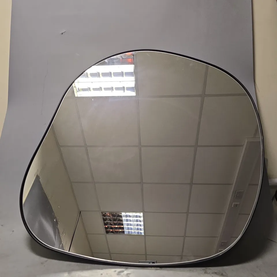 BOXED EDGED MIRROR IN BLACK