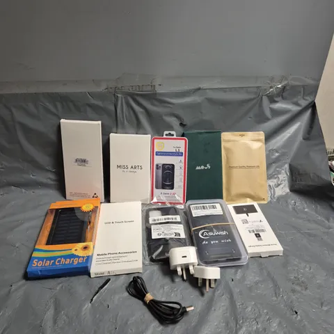APPROXIMATELY 20 ASSORTED MOBILE PHONE ACCESSORIES INCLUDING POWER BANKS, LCD & TOUCH SCREEN, PHONE CASE, ETC