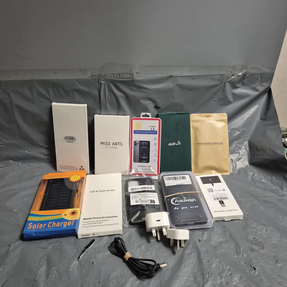 APPROXIMATELY 20 ASSORTED MOBILE PHONE ACCESSORIES INCLUDING POWER BANKS, LCD & TOUCH SCREEN, PHONE CASE, ETC