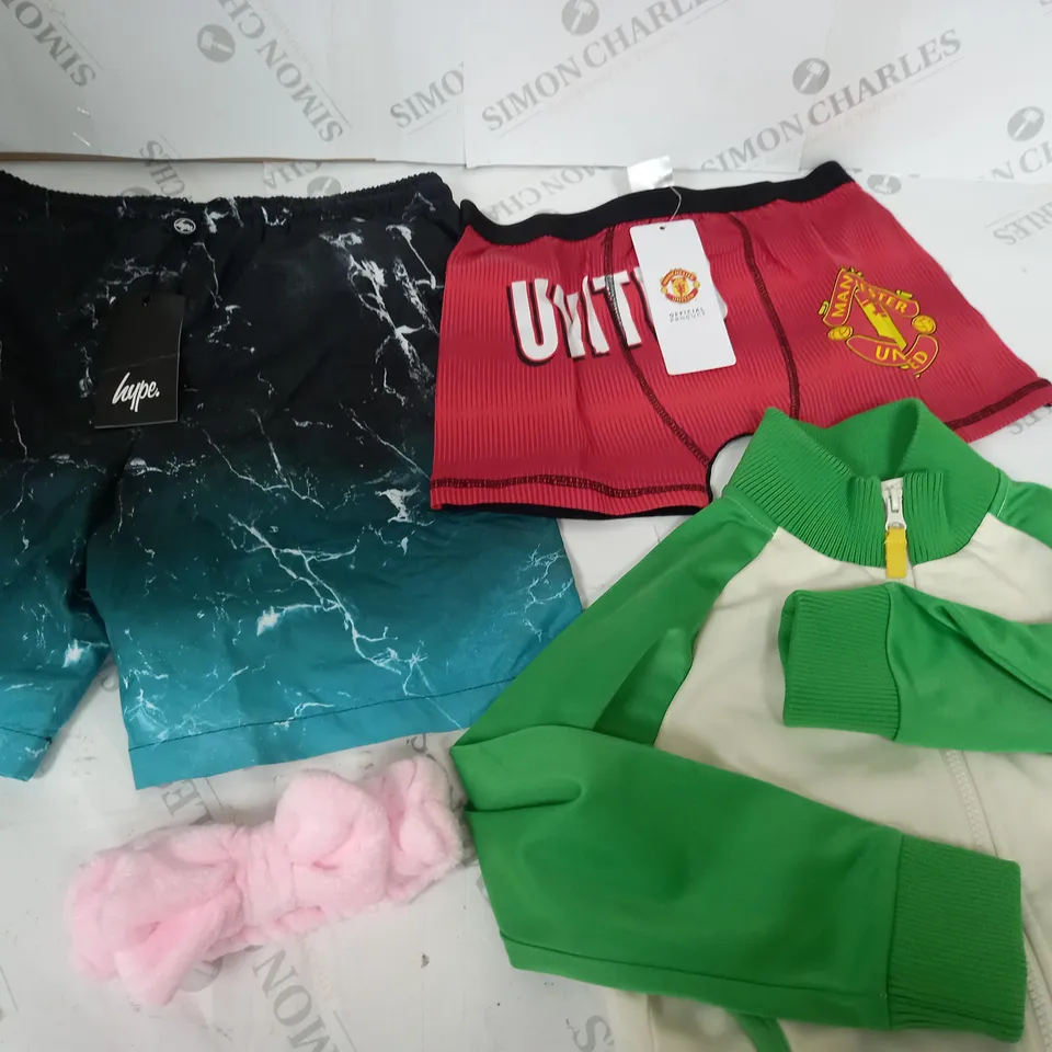 BOX OF APPROXIMATELY 30 ASSORTED KIDS CLOTHING ITEMS TO INCUDE - ,SHORTS,  JUMPERS , T-SHIRTS , TROUSERS,ECT 