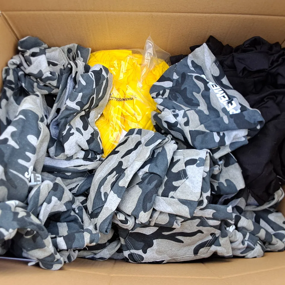LARGE QUANTITY OF ASSORTED PETEMENTS DOG CLOTHING IN VARIOUS SIZES 
