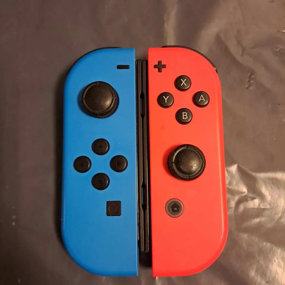 NINTENDO SWITCH GAMING CONSOLE REMOTES 