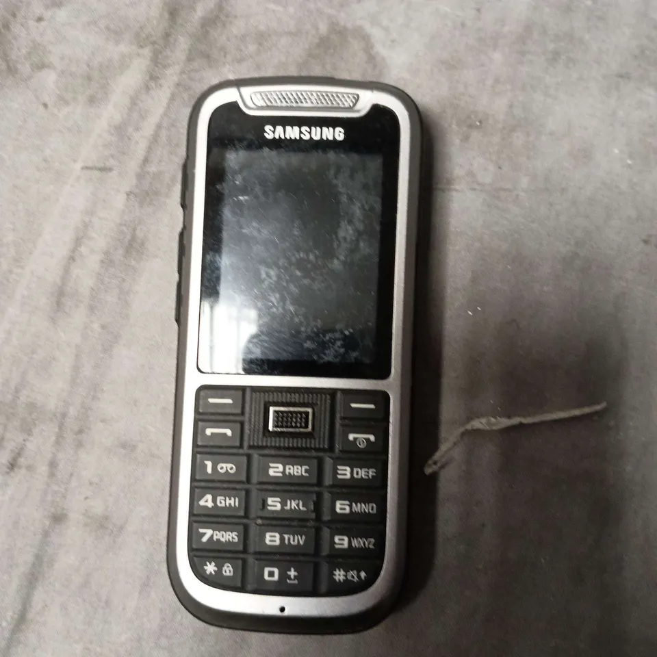 SAMSUNG MOBILE PHONE WITH PHYSICAL KEYPAD (CANDYBAR) 