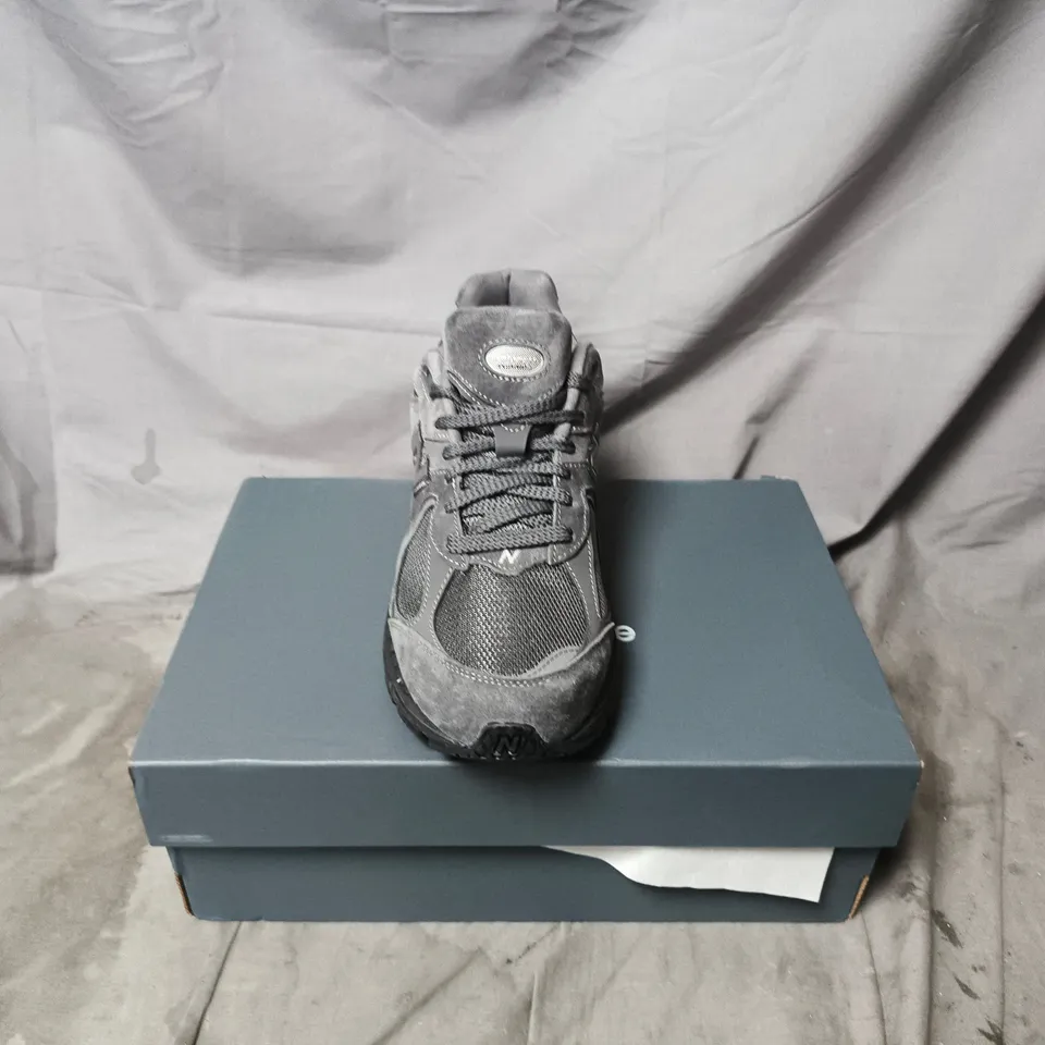 BOXED PAIR OF NEW BALANCE 2002R TRAINERS IN GREY - UK 10