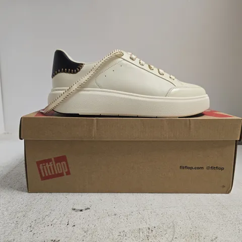 BOXED PAIR OF FITFLOP RTG BLANKET STITCH LEATHER TRAINERS IN CREAM/BLACK SIZE UK 6