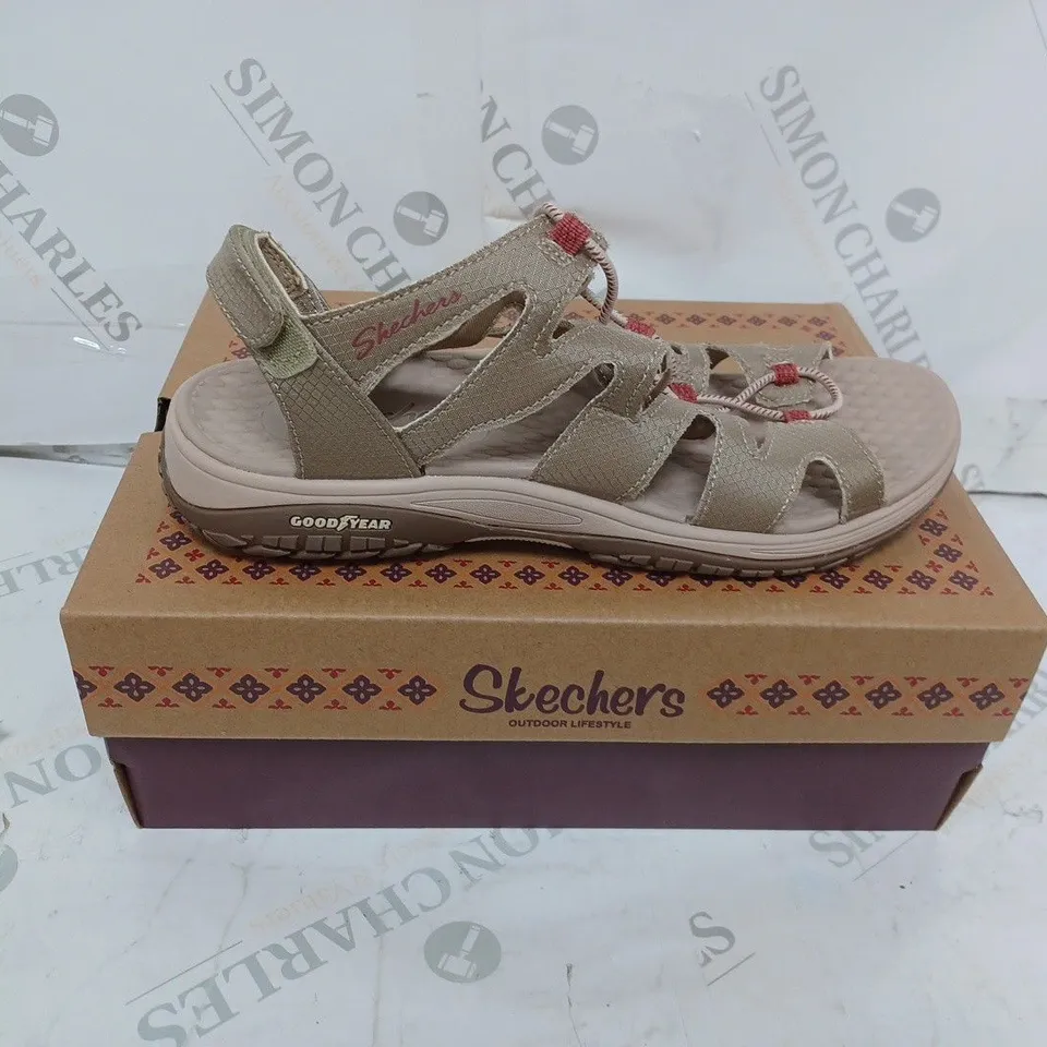 BOXED PAIR OF SKECHERS WALKING SANDALS SIZE 6