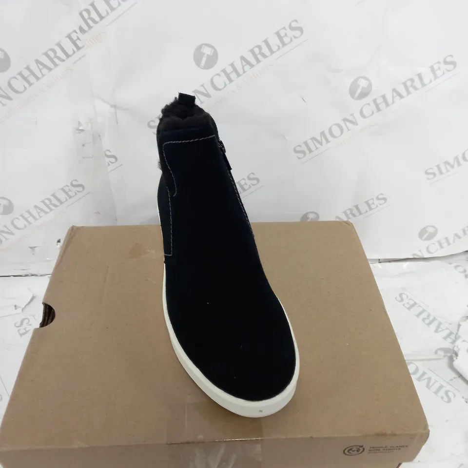 CLANKS LAYTON STAR BLACK SUEDE - SIZE 7 - BOXED 