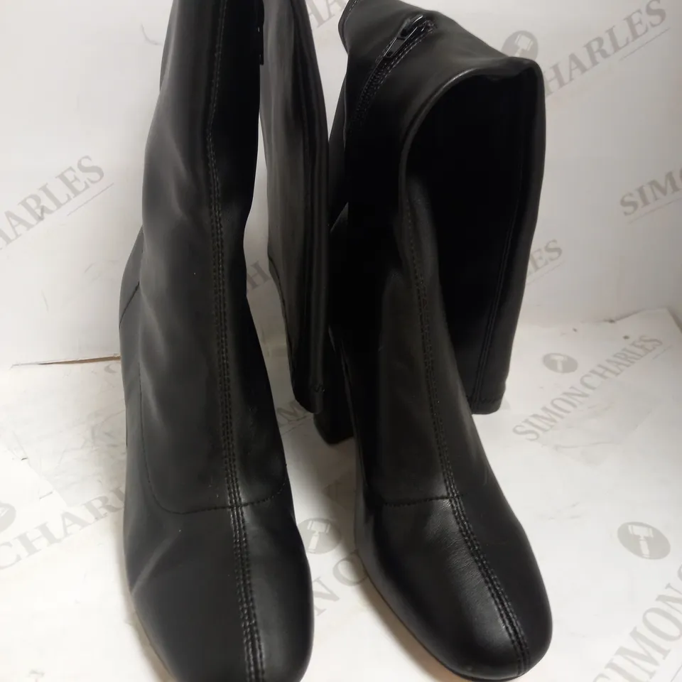 LONDON REBEL KNEE HIGH SOCK BOOTS IN BLACK