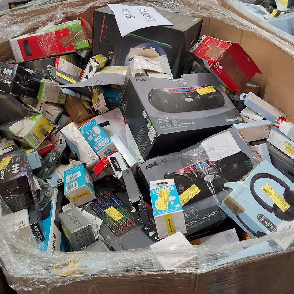 PALLET CONTAINING ASSORTED ELECTRICAL RETURNS INCLUDING BLUETOOTH PARTY SPEAKER, 25W COMPACT SOUNDBAR, WIRELESS KEYBOARD AND MOUSE SET, HEADPHONES & GAMING SPEAKERS