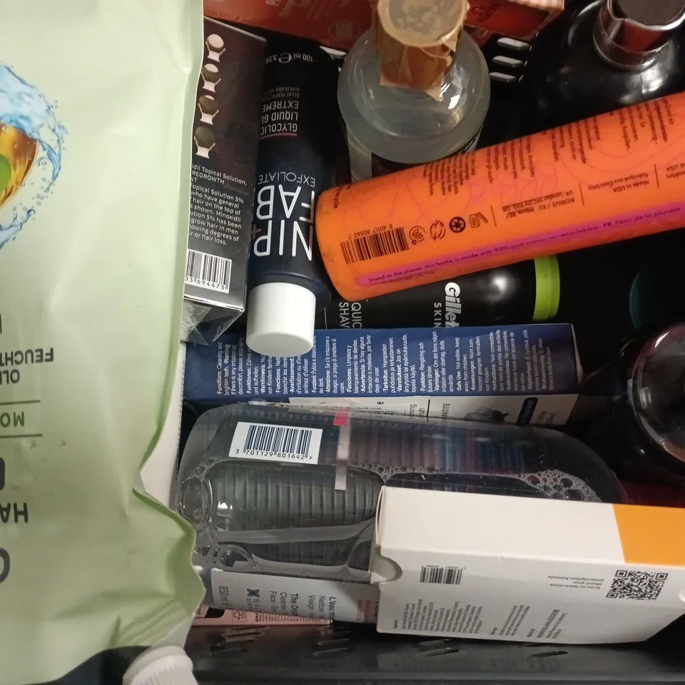APPROXIMATELY 15 ASSORTED COSMETIC ITEMS TO INCLUDE CHAMPNEYS, GARNIER, ETC - COLLECTION ONLY