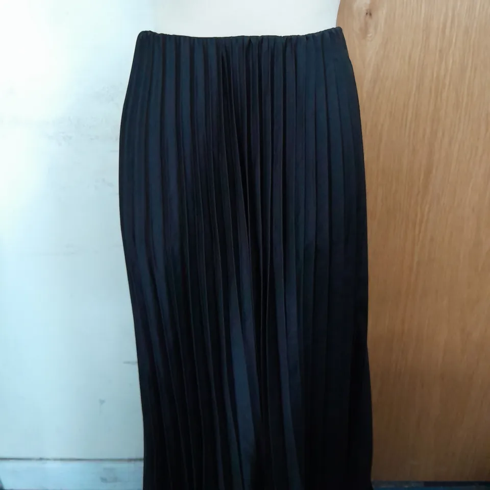 ZARA MAXI SKIRT IN BLACK SIZE S
