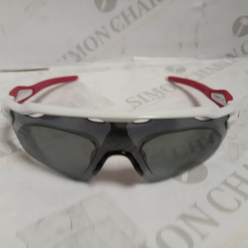 OAKLEY SPORTS PROTECTIVE GLASSES 