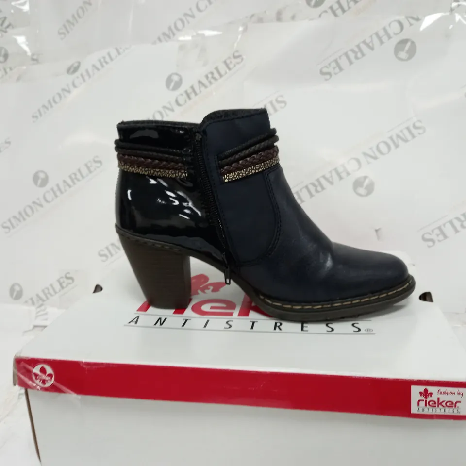 BOXED PAIR RIEKER ANKLE BOOTS WITH TASSLE IN NAVY, UK SIZE 5