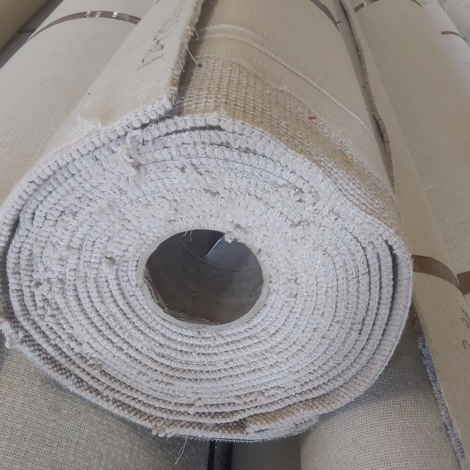 ROLL OF QUALITY LANDMARK CASTLE PEMBROKE CARPET - APPROXIMATELY 4 x 11.1m