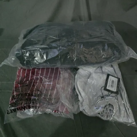 APPROXIMATELY 25 ASSORTED CLOTHING AND FASHION PRODUCTS IN VARIOUS STYLES AND SIZES - COLLECTION ONLY