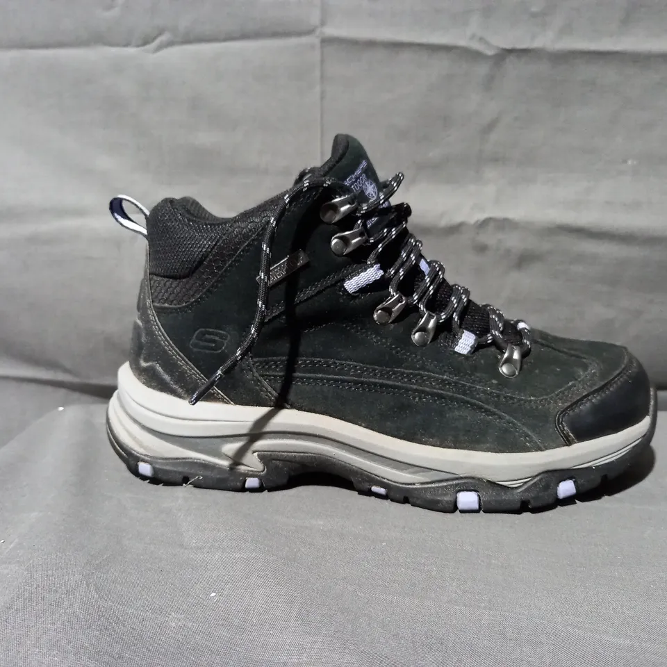PAIR OF SKECHERS WATERPROOF BOOTS IN BLACK SIZE 5