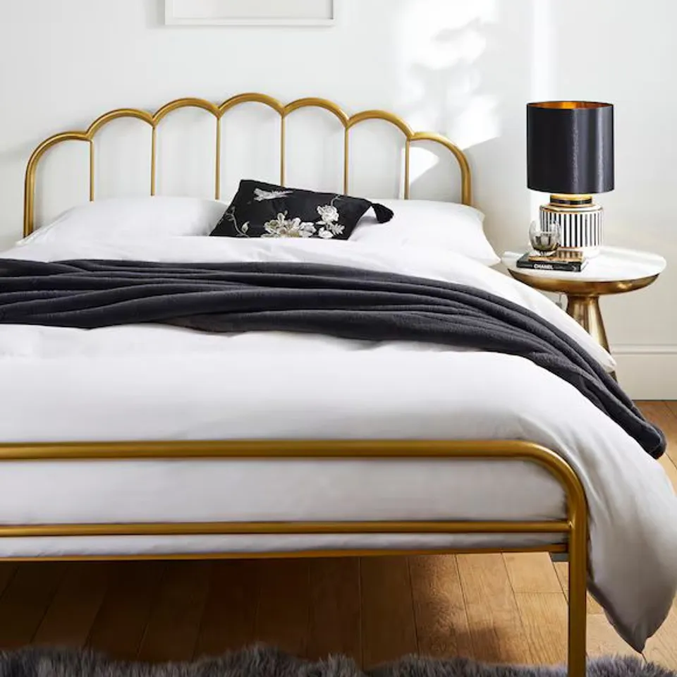 VIVIENNE SCALLOPED METAL BED JO485 DOUBLE/GOLD 1475 X 1170 X 80MM BOXED