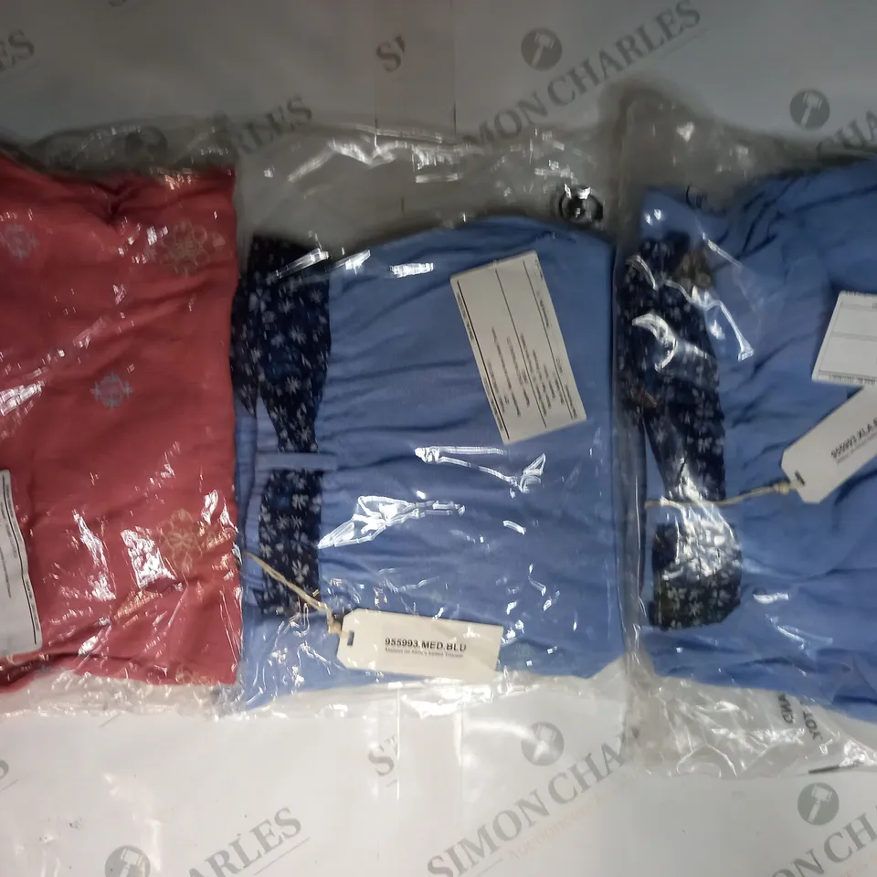 APPROXIMATELY 10 ASSORTED CLOTHING ITEMS IN VARIOUS STYLES AND SIZES TO INCLUDE MAISON, ETC