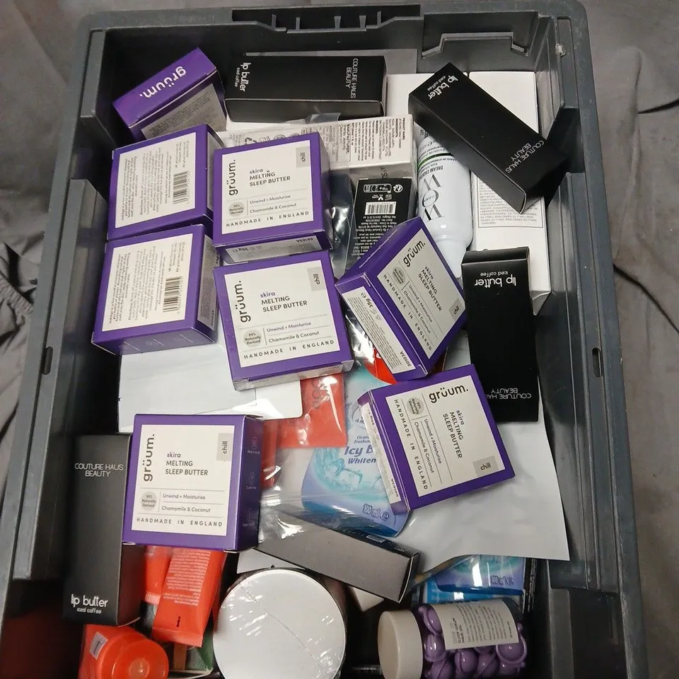 APPROXIMATELY 30 ITEMS INCLUDING HEALTH & BEAUTY ASSORTMENT: L’ORÉAL PARIS ELVIVE SULPHATE-FREE GROWTH BOOSTER SHAMPOO + GRUUM MELTING SLEEP BUTTER & ASSORTED SKINCARE ITEMS.