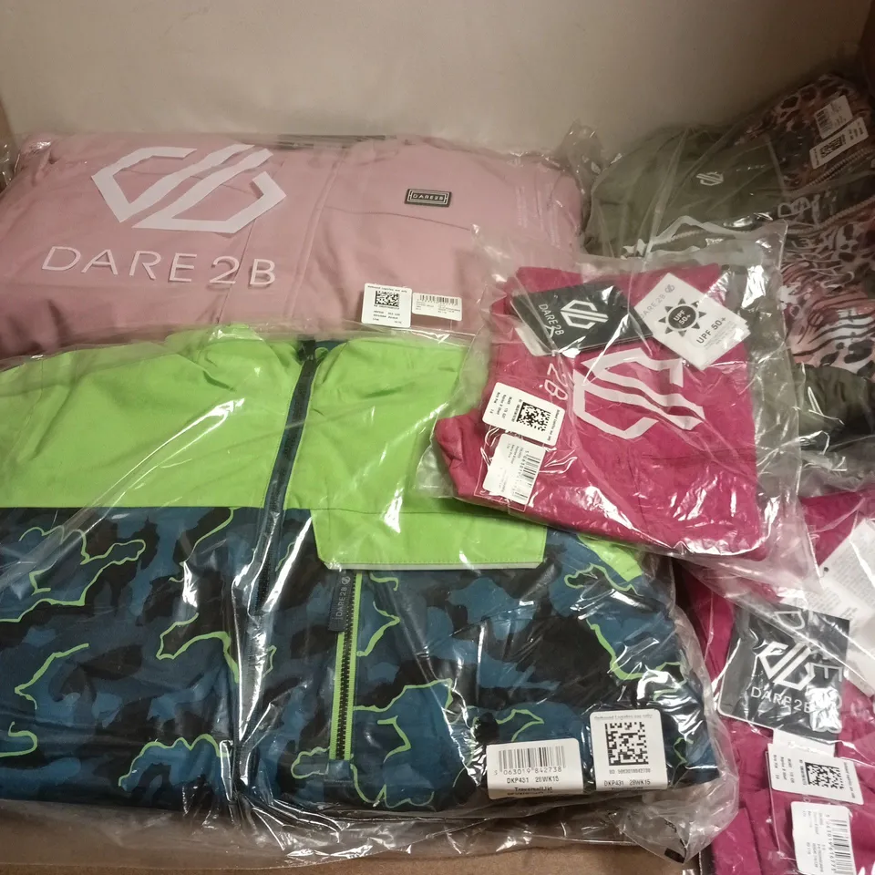 APPROXIMATELY 15 ASSORTED BRAND NEW DARE2B KIDS CLOTHING ITEMS IN VARIOUS SIZES, STYES & COLOURS TO INCLUDE REPRISE II SHORTS, TRAVERSAL JACKET, SHREDDER JACKET, ETC - COLLECTION ONLY